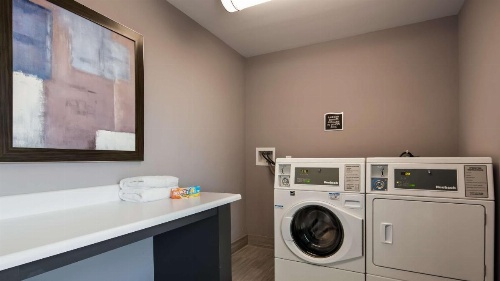 Best Western Plus Airport Inn & Suites image 43